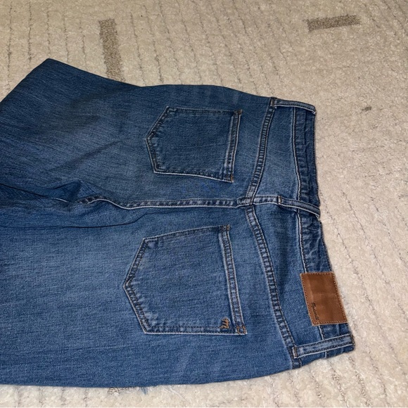 Madewell | Women’s Straight Leg Blue Distressed Jeans - Picture 4 of 9